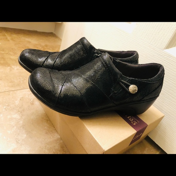 CLARKS! Black Snake skin Shoes. 8.0 - Picture 8 of 14